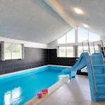 13 Bedroom Awesome In *